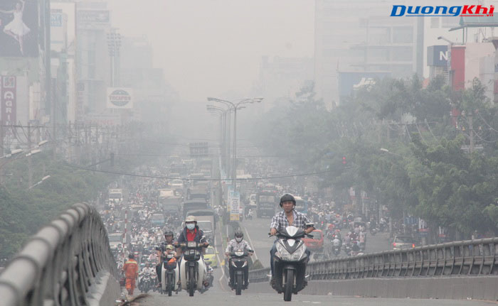 Số lượng phương tiện tham gia giao thông quá lớn là một trong những nguyên dân gây ô nhiễm.