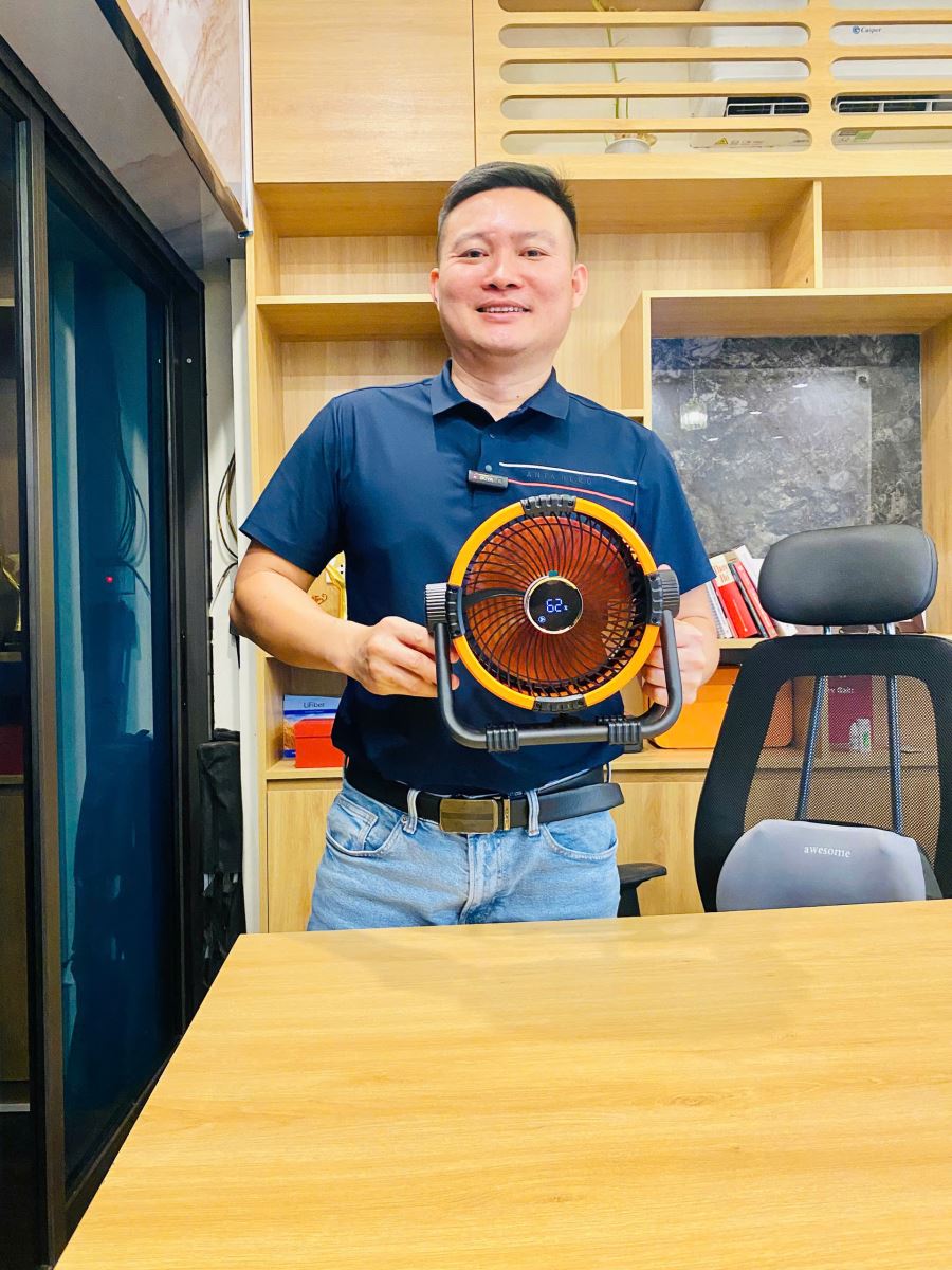 QUẠT DI ĐỘNG TÍCH ĐIỆN STORM FAN 7